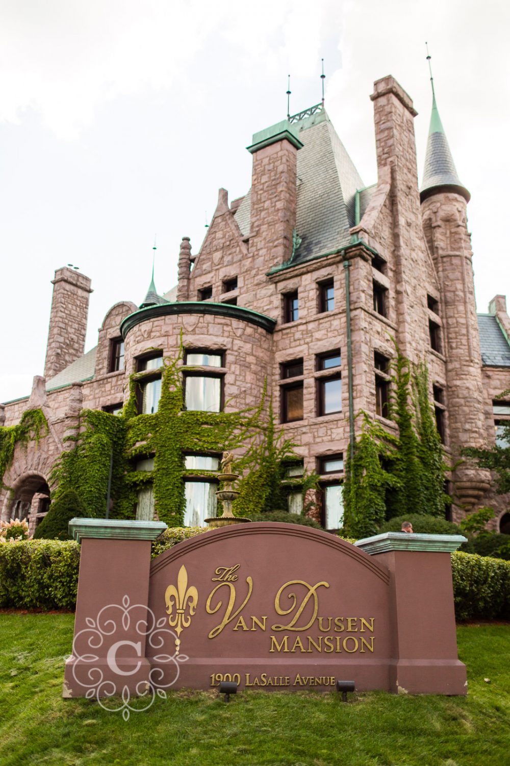 Van Dusen Mansion Wedding by Minneapolis Wedding Photographer Carina Photographics