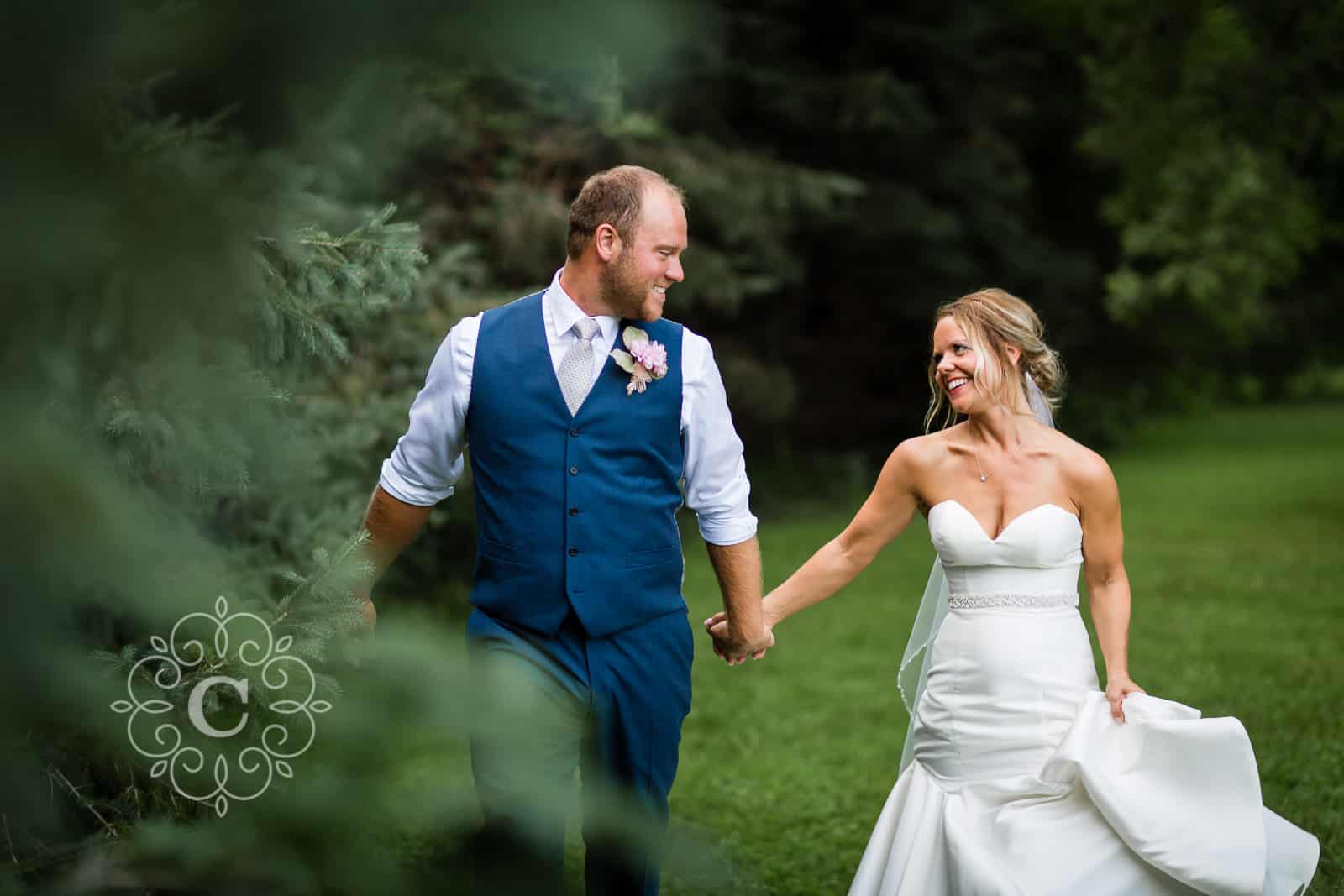 Minnesota Barn Wedding Photos