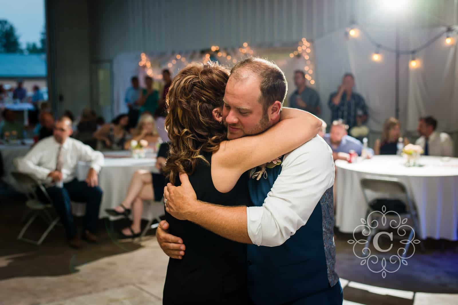 Minnesota Barn Wedding Photos