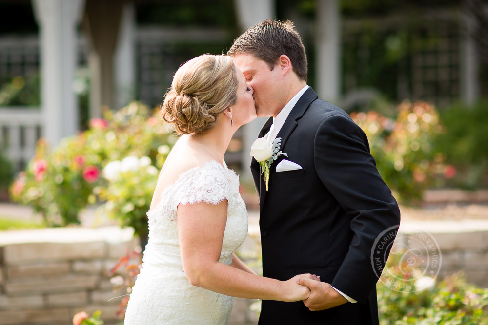 MN Landscape Arboretum Wedding Photo