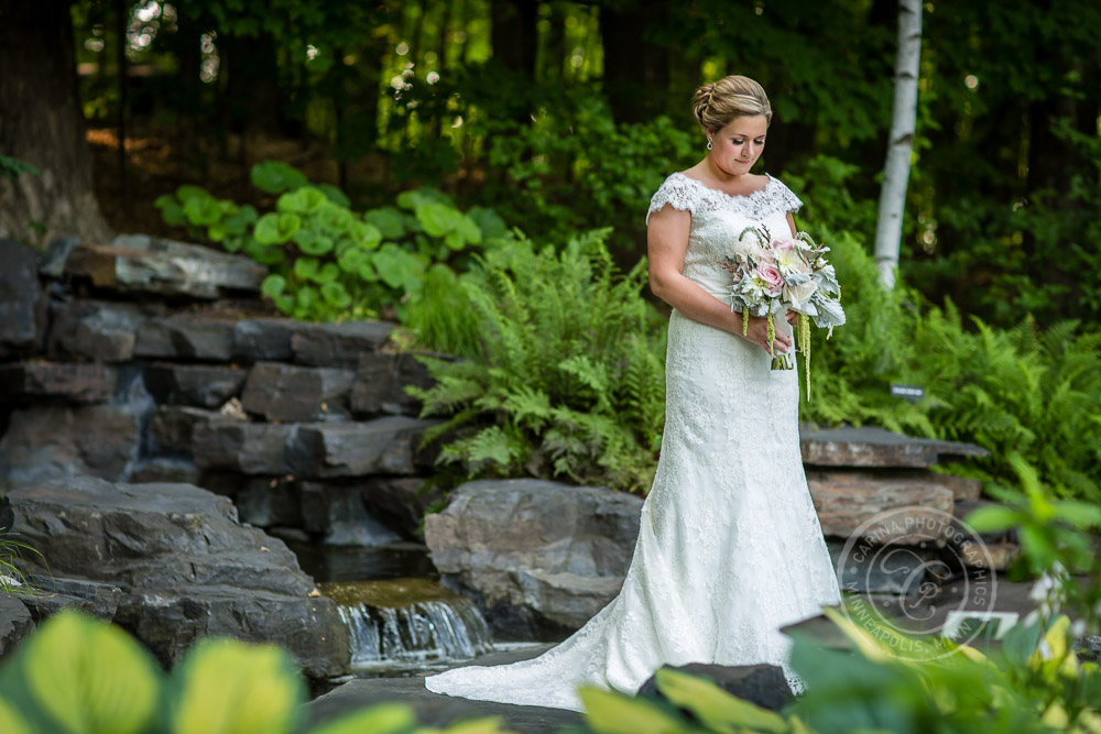 MN Landscape Arboretum Wedding Photo