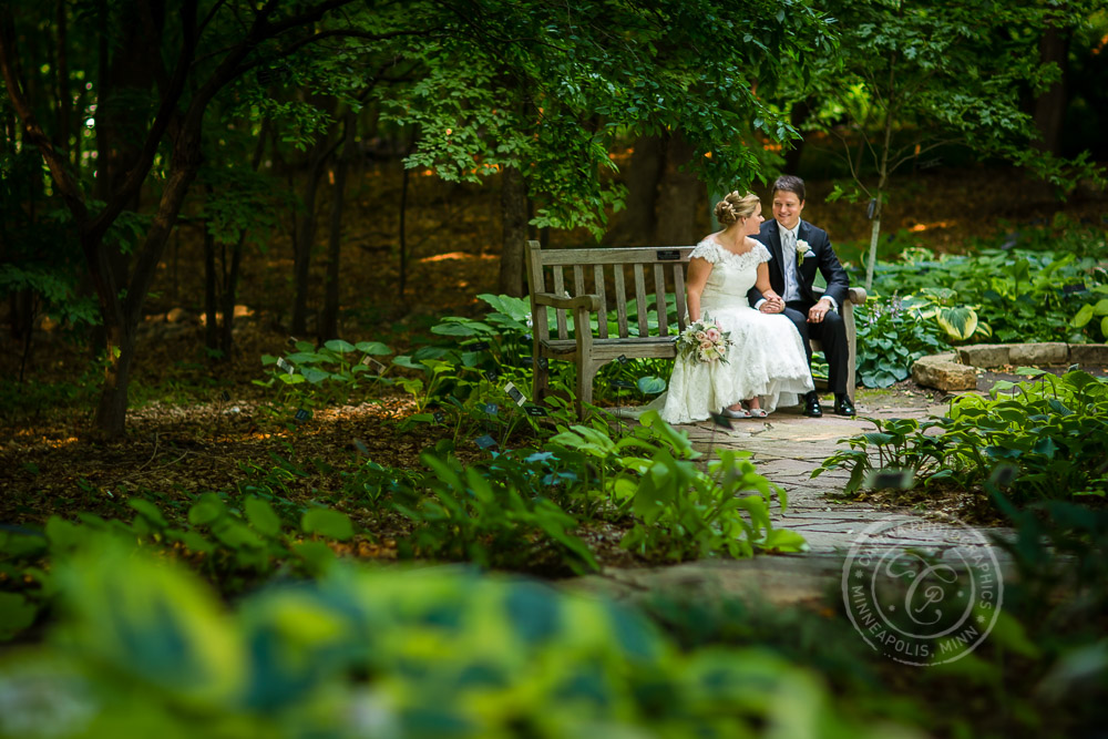 MN Landscape Arboretum Wedding Photo