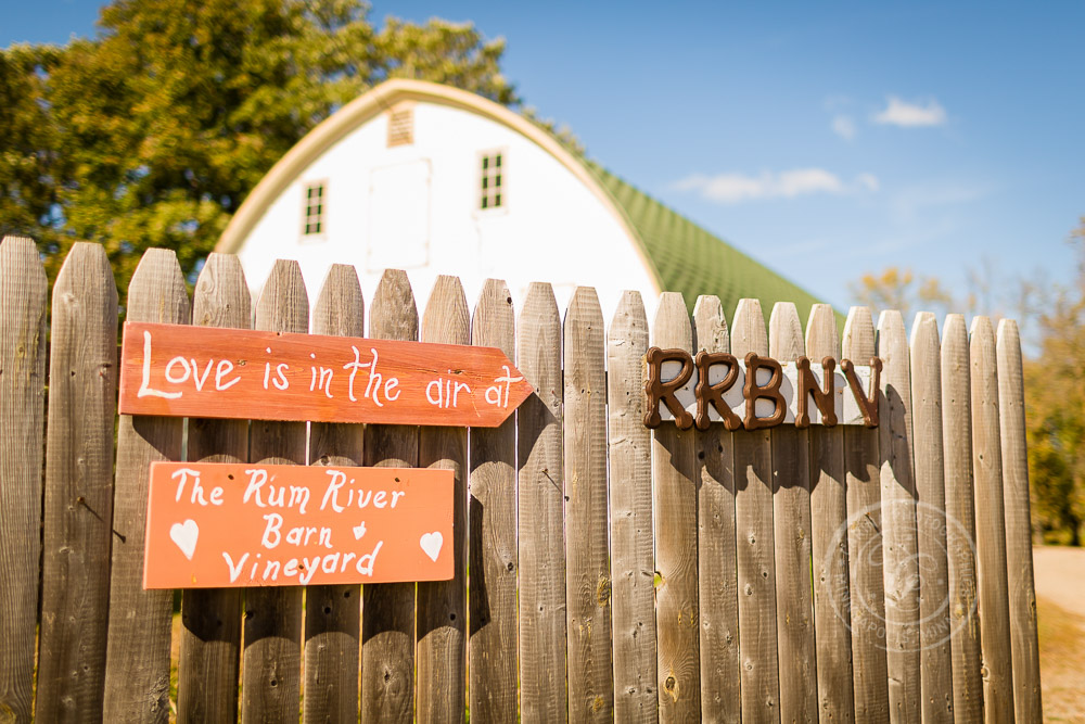 Rum River Barn & Vineyard MN Wedding Photo